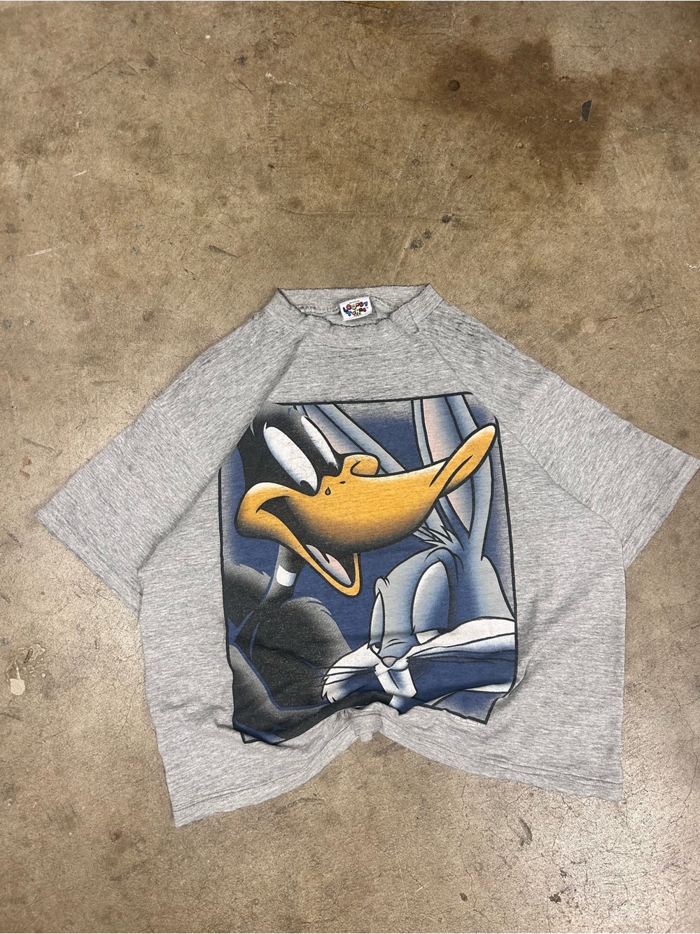 *RARE* vintage 1996 Looney Tunes Daffy Duck and Bugs Bunny graphic t-shirt
